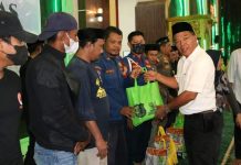 Usai Dilantik, Baznas Bulukumba Berbagi dengan Petugas Kebersihan dan Tim Pengendali Banjir