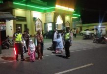 Selama Bulan Suci Ramadhan, Personel Polres Sinjai Amankan Sholat Tarawih