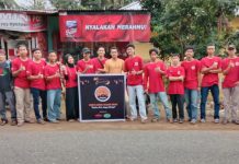 Keren! Komunitas SECAWAS Bagi-Bagi Takjil ke Pengendara