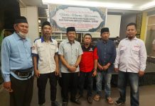 JELANG MAY DAY, DIREKTUR INTELKAM POLDA SULSEL BUKA PUASA BERSAMA BURUH KOTA MAKASSAR