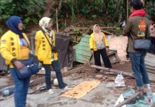 Ketua KPPG Sinjai Bantu Korban Puting Beliung di Desa Kompang