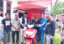 Pemkab Sinjai Serahkan Bantuan Kepada Penyandang Disabilitas dan Warga Lansia