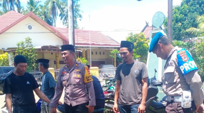 Kapolsek Sinjai Timur Bersama Anggota Melayat Dan Kawal Jenazah Warga Sampai TPU