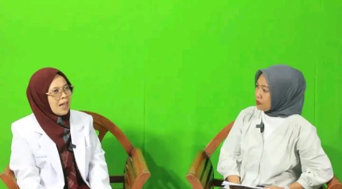 Dokter Spesialis Patologi Klinik RSUD Sinjai Jadi Narasumber Pada Acara Talkshow Interaktif di Sinjai TV