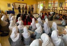 Datangi SMAN 10, Panwascam Sinjai Timur Sosialisasi Pengawasan Partisipatif