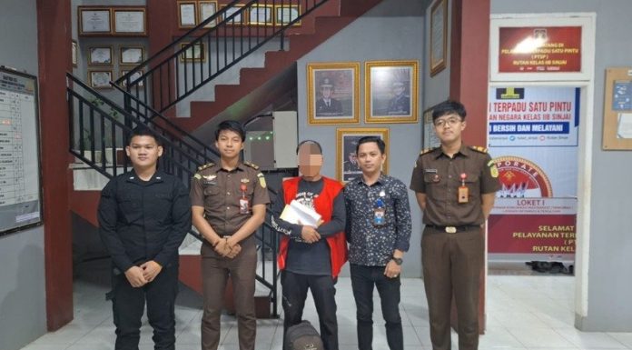 Kejari Sinjai Lakukan Penahanan Terhadap Tersangka Kasus Pembangunan Jembatan Balangpangi