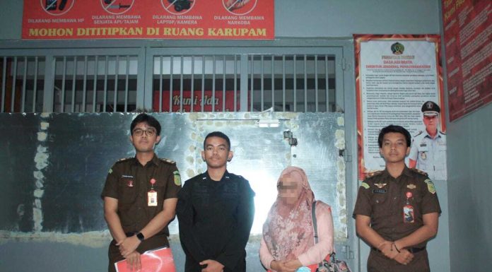 Kejari Sinjai Kembali Menahan Seorang Tersangka dalam Kasus Jembatan Mangkrak Balampangi