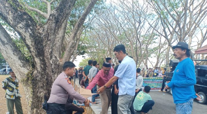 Bentuk Simpatik Kepada Peserta Aksi Unjuk Rasa, Ini yang Dilakukan Kapolres Sinjai