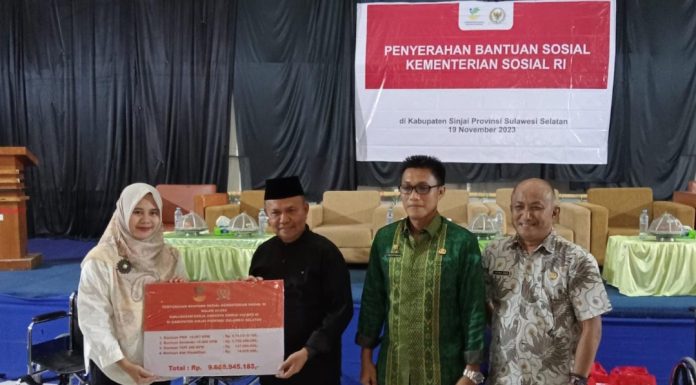 Anggota DPR RI Bawa Bantuan Sosial Rp 9 Miliar di Sinjai