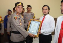 Ungkap Kasus Kerugian Negara Ratusan Juta, Kanit Tipikor Polres Sinjai di Ganjar Penghargaan oleh Kapolres