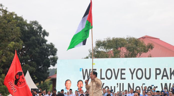 Belasan Ribu Masyarakat Kepulauan Riau Tumpah Ruah Sambut Kedatangan Prabowo