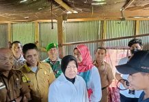 Mengaku Tak Bisa Tidur, Menteri Sosial Blusukan ke Sinjai