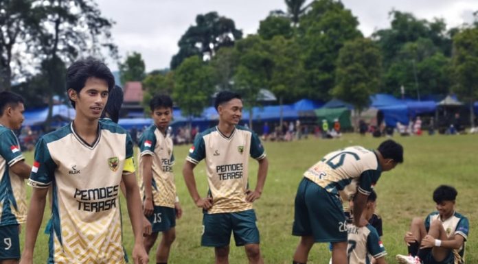 Pertandingan Sepak Bola HUT RI ke-80 Sinjai Barat , Wasit Diduga Curang