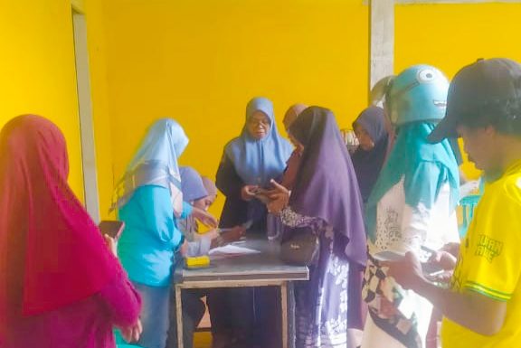 Warga Antusias Serbu Kupon Pasar Murah Partai Golkar Sinjai
