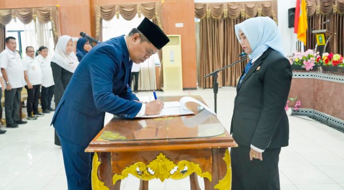 Nasrullah Mustamin Pimpin Perumda Tirta Sinjai Bersatu, Bupati Tekankan Pentingnya Pelayanan Air Bersih dan Pengawasan