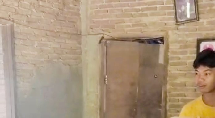 Rumah Ketua Kelompok Tani di Sinjai Barat Tertimpa Pohon, PPL Berikan Bantuan