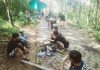 Perbaiki Jalan Sendiri, Warga Dusun Pasir Pogor Tunjukkan Nilai Budaya Gotong Royong