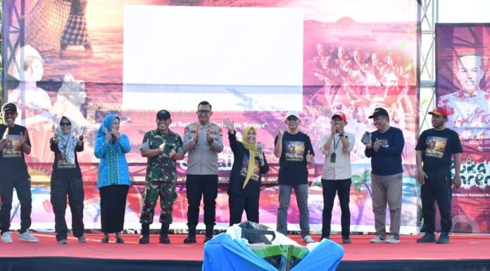Festival “Gau Puka Renreng” Hari Kedua Meriah, Tradisi Maddui Puka dan Lomba Layang-Layang Ramaikan Pantai Mallenreng