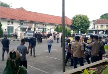 Alarm Lebak Gelar Aksi di Depan DPRD, Sampaikan 10 Poin Tuntutan untuk Perbaikan Tata Kelola Daerah