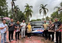 Bupati Sinjai Serahkan Mobil Samsat Keliling, Dorong Akses Mudah Pembayaran PKB