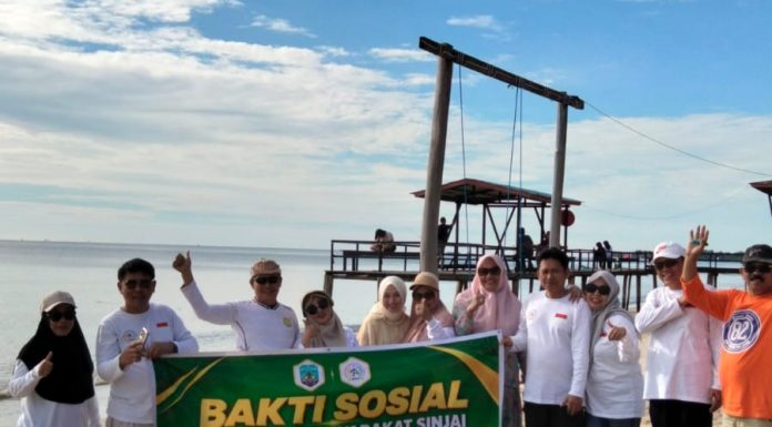 HIMAS Kaltara Gelar Bakti Sosial Bersihkan Pantai Tanah Kuning, Dorong Kesadaran Lingkungan